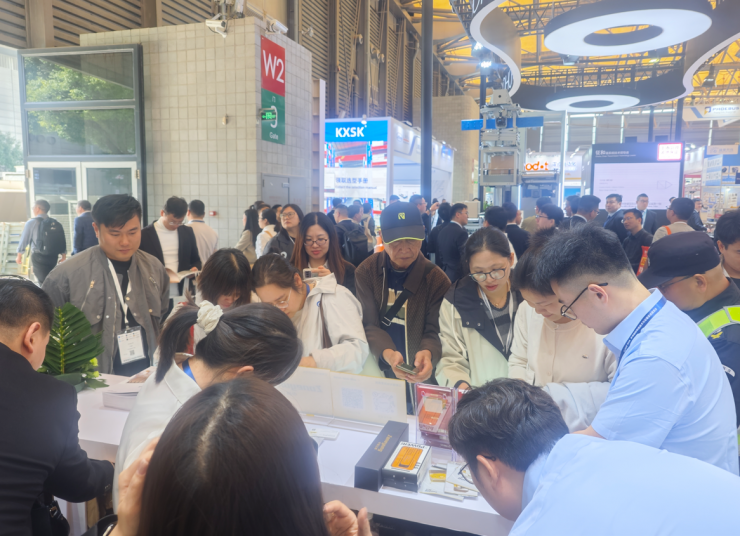 中揚立庫亮相CeMAT ASIA 2025首日：展位人氣爆棚，智能倉儲方案引行業聚焦